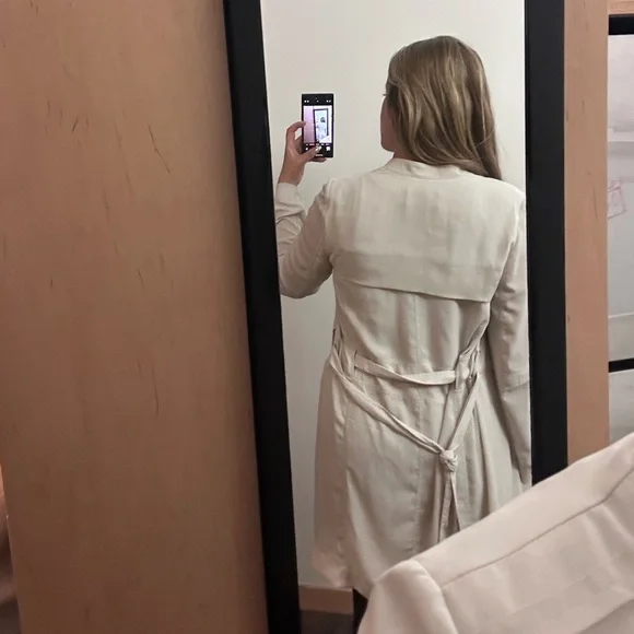 Babaton | Light Silky Trench - Picture 2 of 3